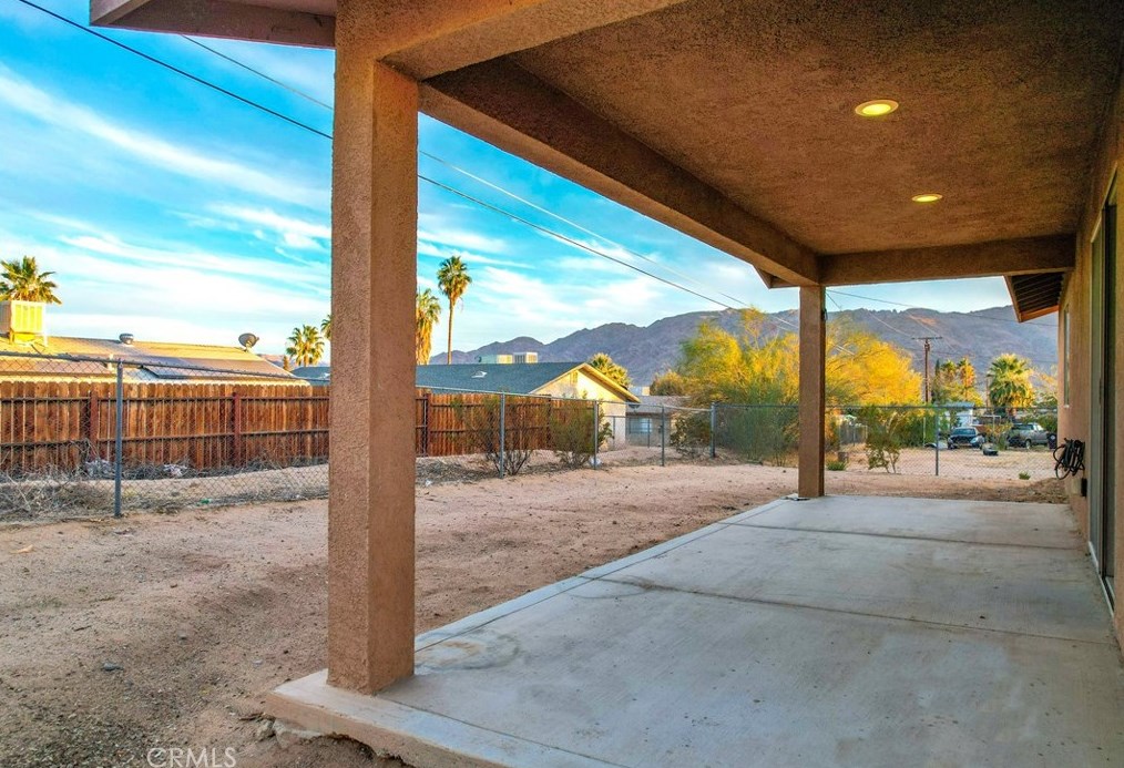 6017 Baileya Ave, Twntynine Plm CA  92277-1919 exterior