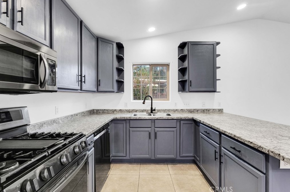 6017 Baileya Ave, Twntynine Plm CA  92277-1919 exterior