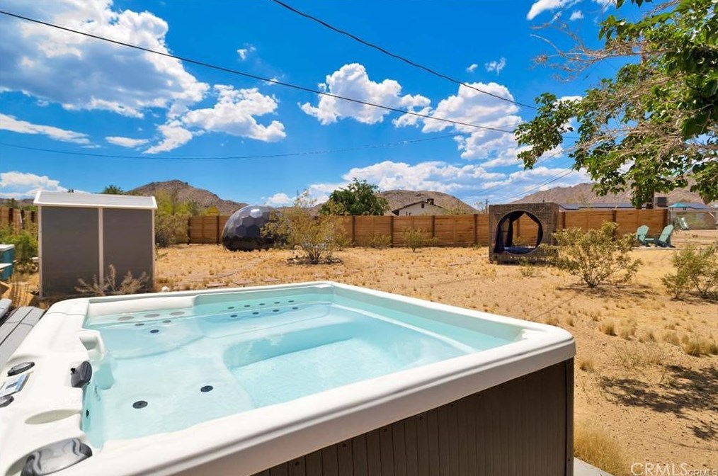 61776 Calle Los Amigos, Joshua Tree CA  92252-1630 exterior