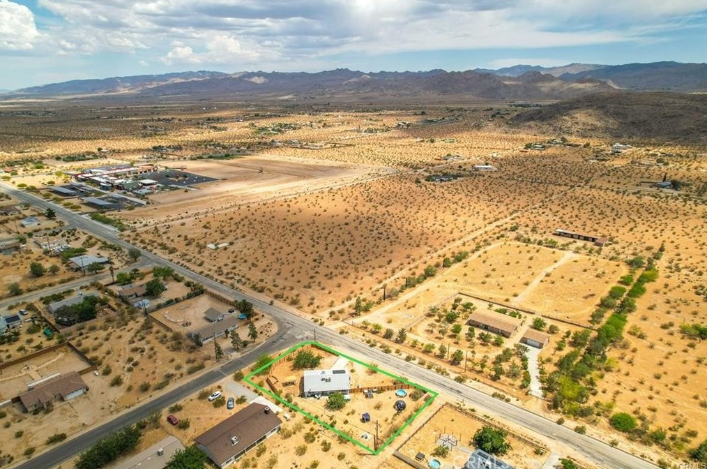 61776 Calle Los Amigos, Joshua Tree CA  92252-1630 exterior