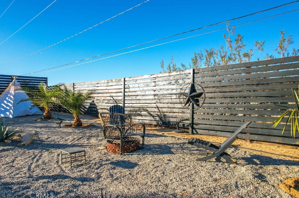 60670 Pueblo Trl, Joshua Tree CA  92252-2950 exterior
