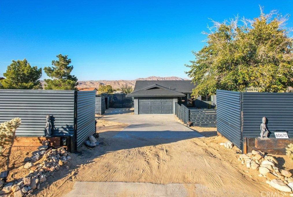 60670 Pueblo Trl, Joshua Tree CA  92252-2950 exterior