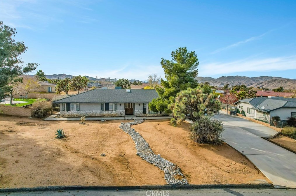 7438 Chippewa Trl, Yucca Valley, CA 92284-4710