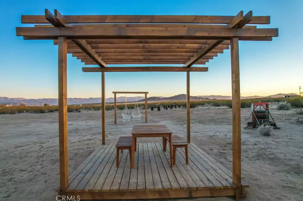 514 Little Field Rd, Joshua Tree CA  92252 exterior