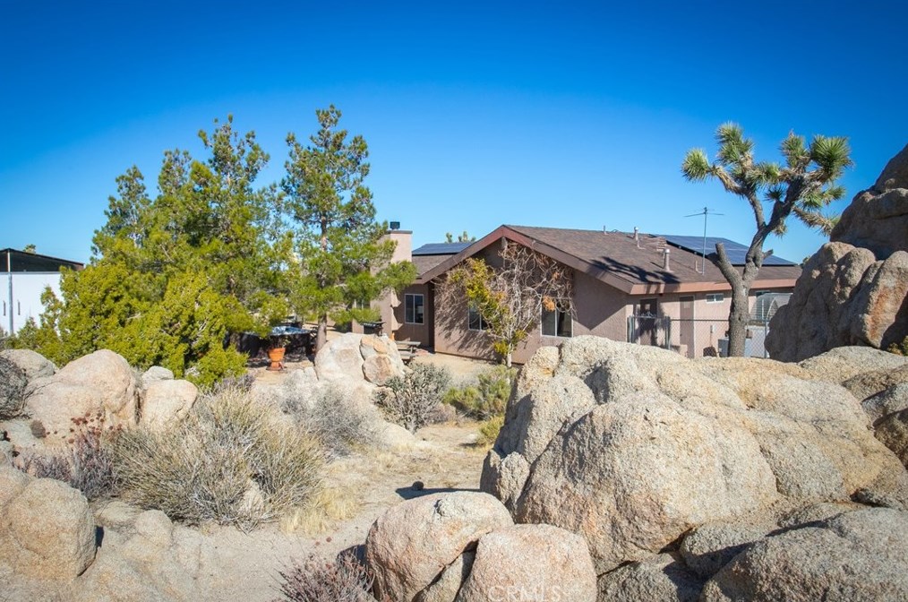 5480 Elata Ave, Yucca Valley, CA 92284-2124