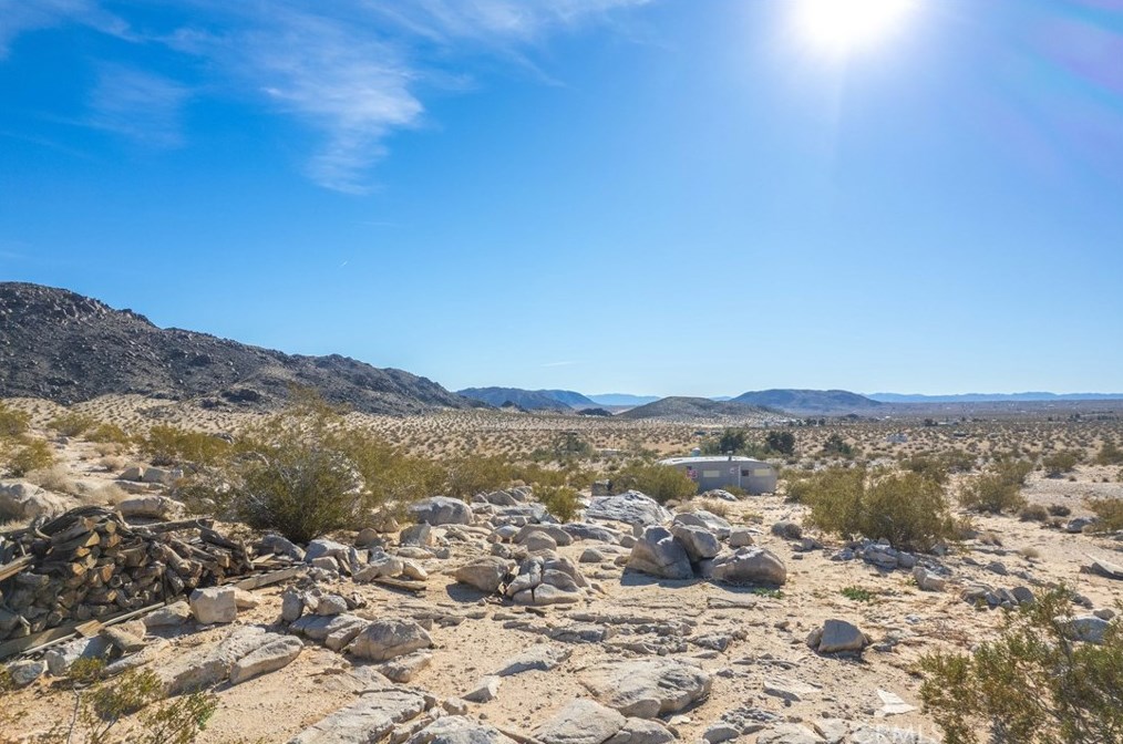 5929 Kickapoo Trl, Yucca Valley CA 92284-3168 exterior