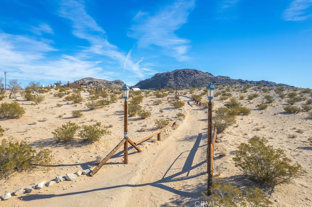 5929 Kickapoo Trl, Yucca Valley CA 92284-3168 exterior