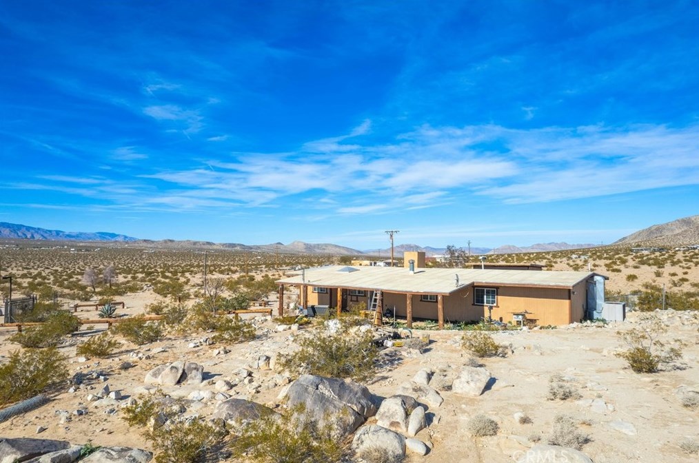 5929 Kickapoo Trl, Yucca Valley CA 92284-3168 exterior