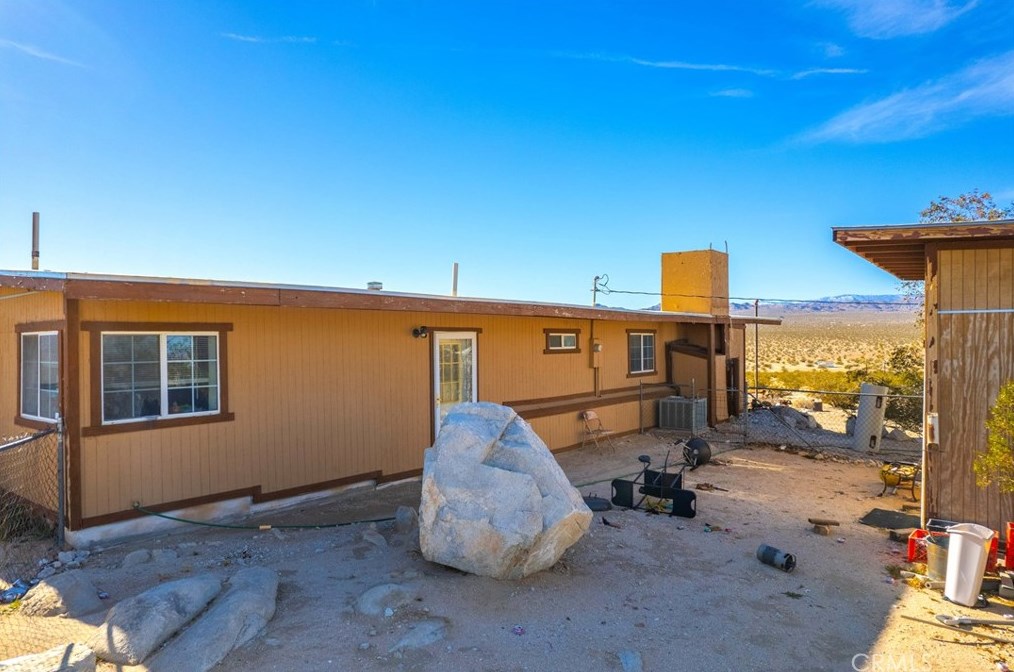 5929 Kickapoo Trl, Yucca Valley CA 92284-3168 exterior
