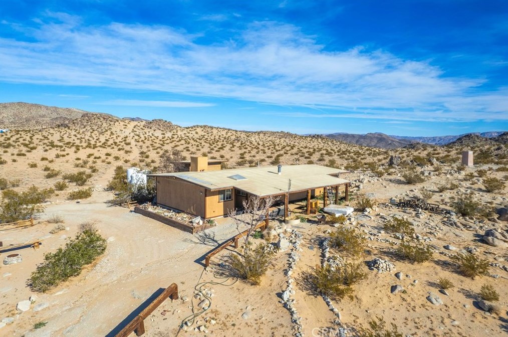 5929 Kickapoo Trl, Yucca Valley CA 92284-3168 exterior