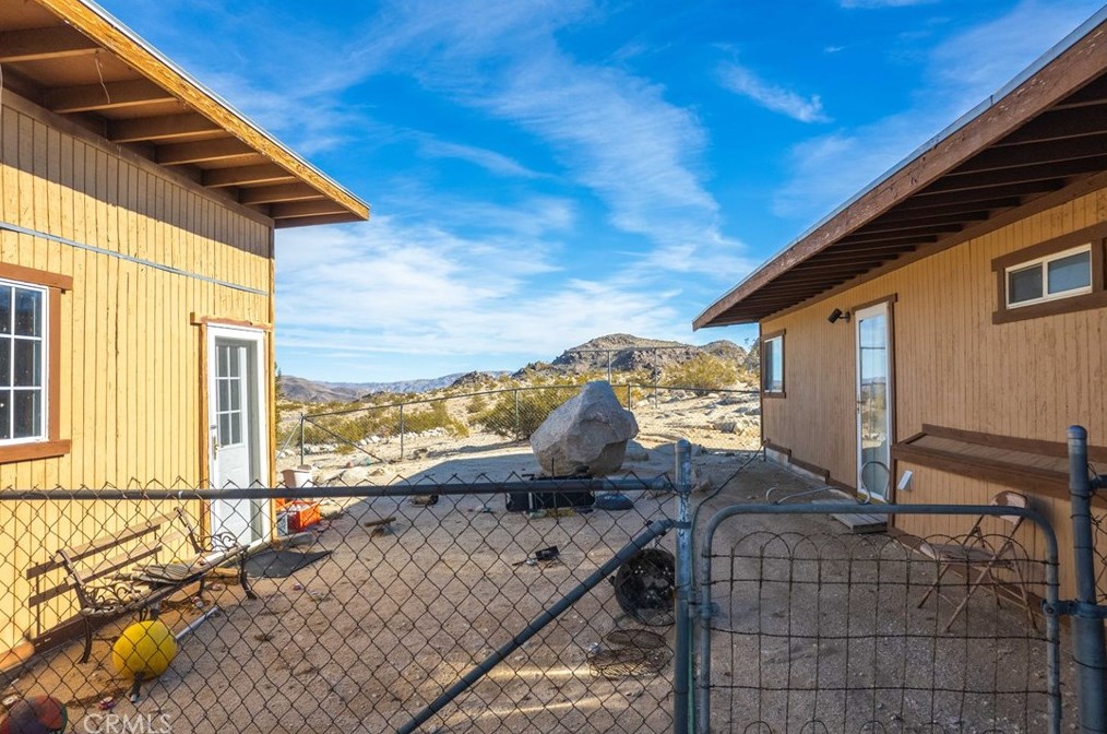 5929 Kickapoo Trl, Yucca Valley CA 92284-3168 exterior