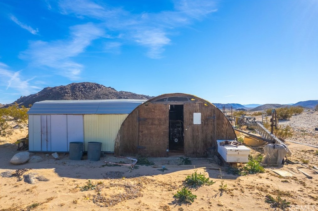 5929 Kickapoo Trl, Yucca Valley CA 92284-3168 exterior