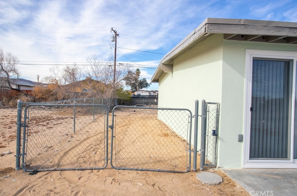6322 Cahuilla Ave, Twntynine Plm CA  92277-2012 exterior