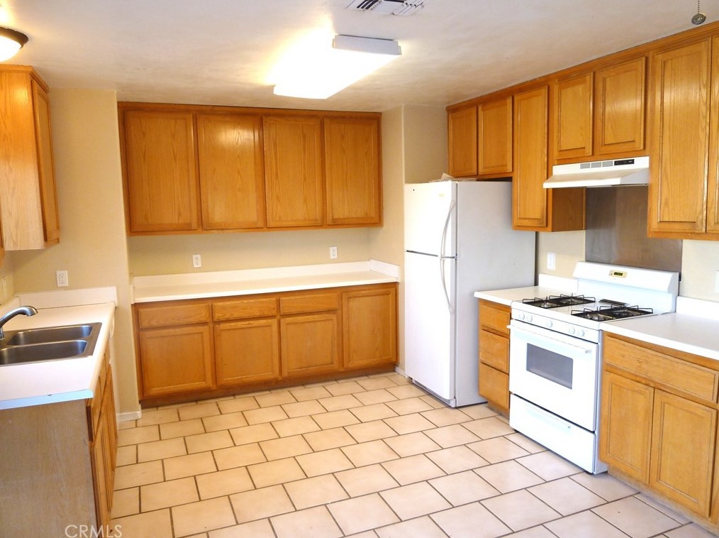 5677 Cahuilla Ave, Twntynine Plm, CA 92277