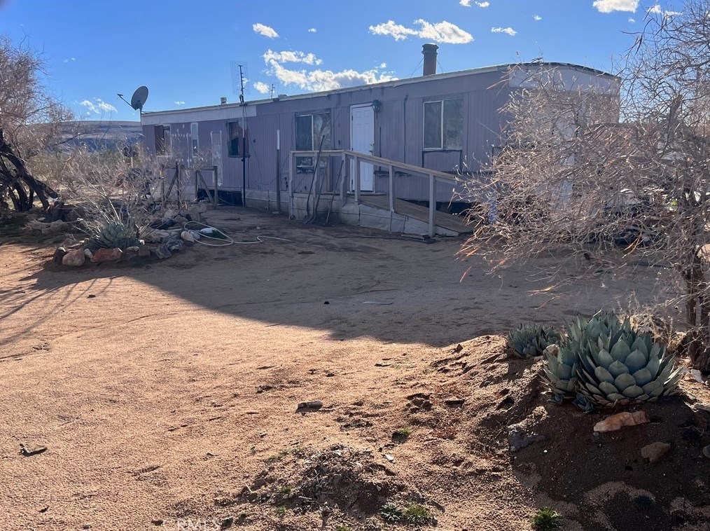 735 Wamego Trail, Yucca Valley, CA 92284