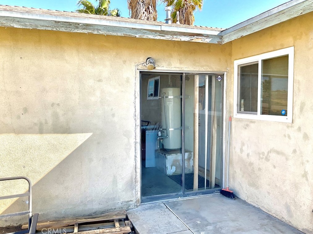 6352 Yucca Ave, Twntynine Plm CA  92277-3263 exterior