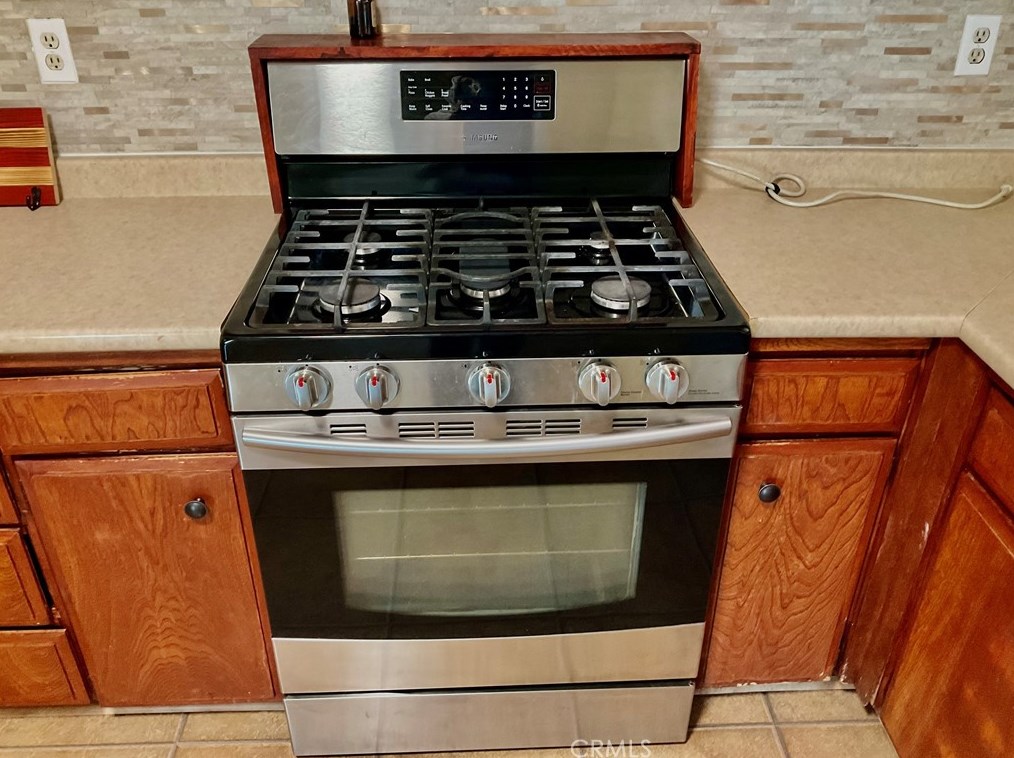 6352 Yucca Ave, Twntynine Plm CA  92277-2563 exterior