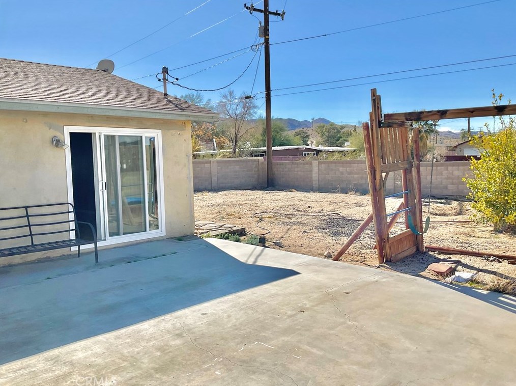 6352 Yucca Ave, Twntynine Plm CA  92277-3263 exterior