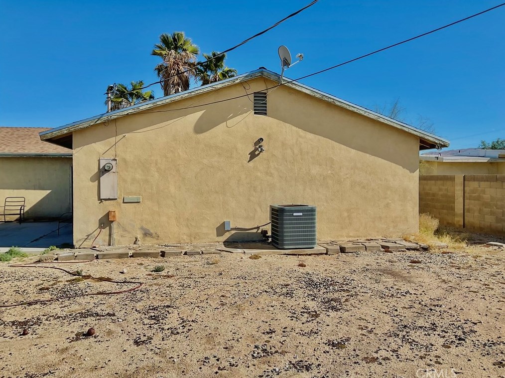 6352 Yucca Ave, Twntynine Plm CA  92277-3263 exterior