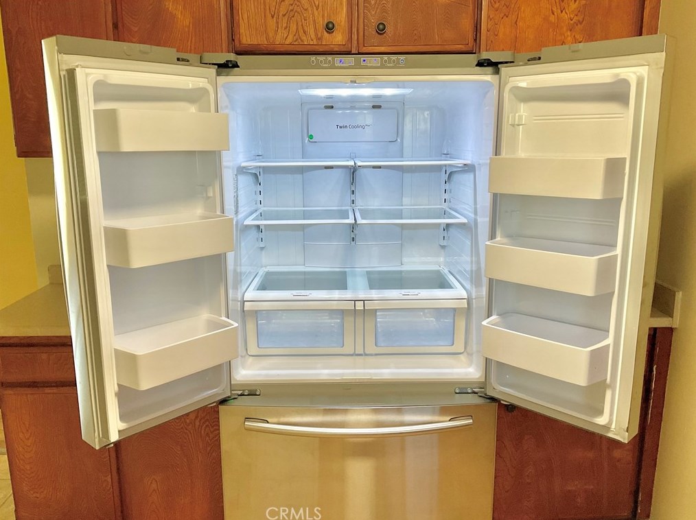 6352 Yucca Ave, Twntynine Plm CA  92277-3263 exterior