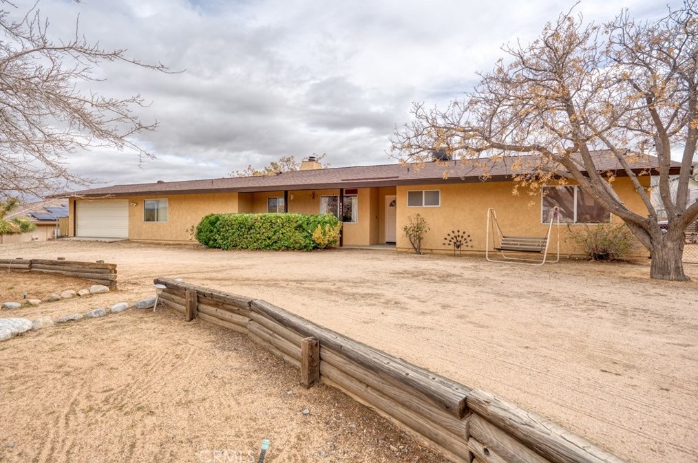 8457 Bannock Trl, Yucca Valley, CA 92284-3528