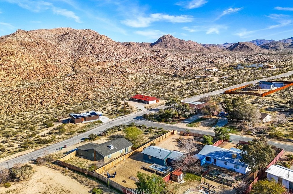 61858 Crest Circle Dr, Joshua Tree CA  92252-2654 exterior