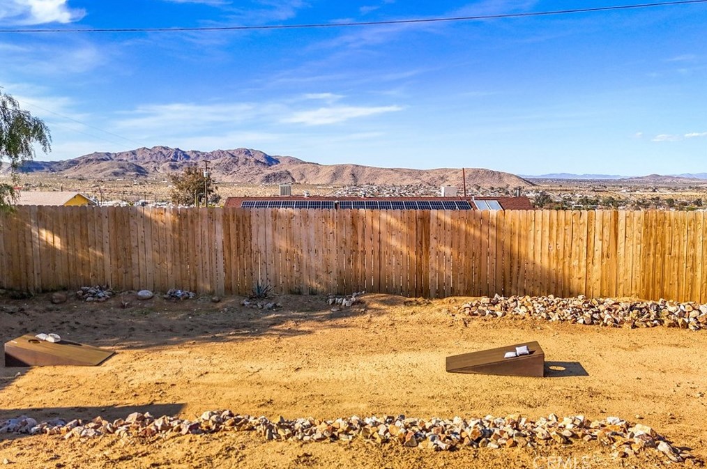 61858 Crest Circle Dr, Joshua Tree CA  92252-2654 exterior