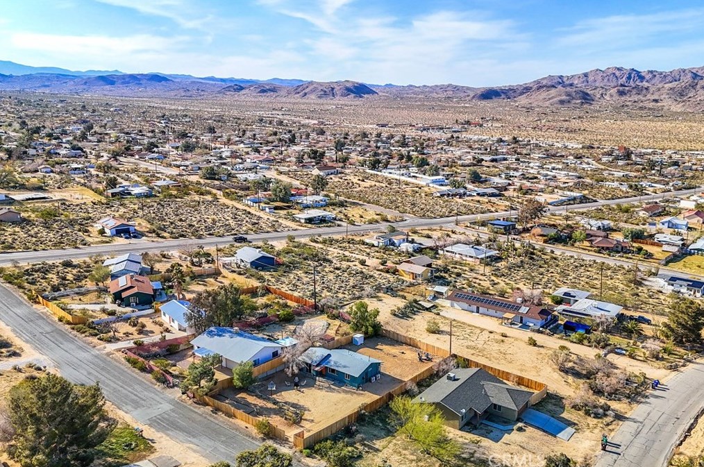 61858 Crest Circle Dr, Joshua Tree CA  92252-2654 exterior