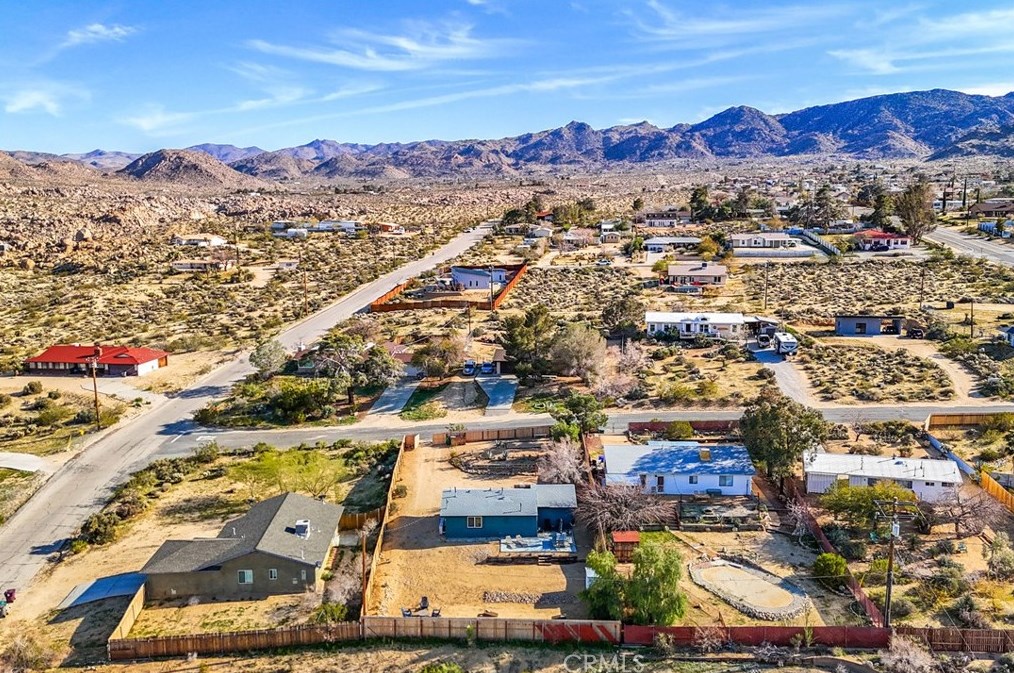 61858 Crest Circle Dr, Joshua Tree CA  92252-2654 exterior