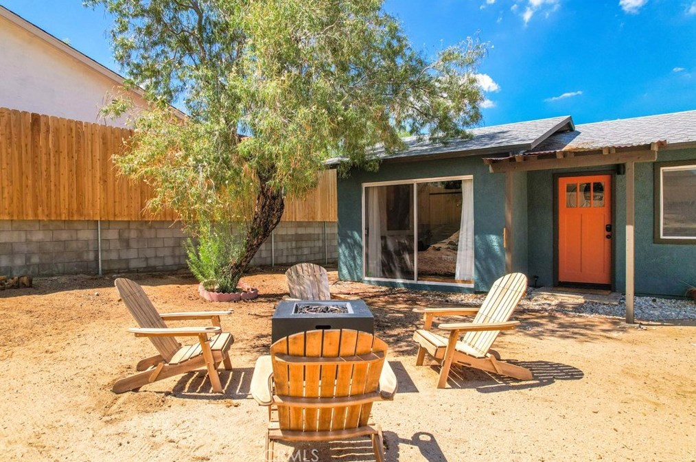 61858 Crest Circle Dr, Joshua Tree CA  92252-2654 exterior