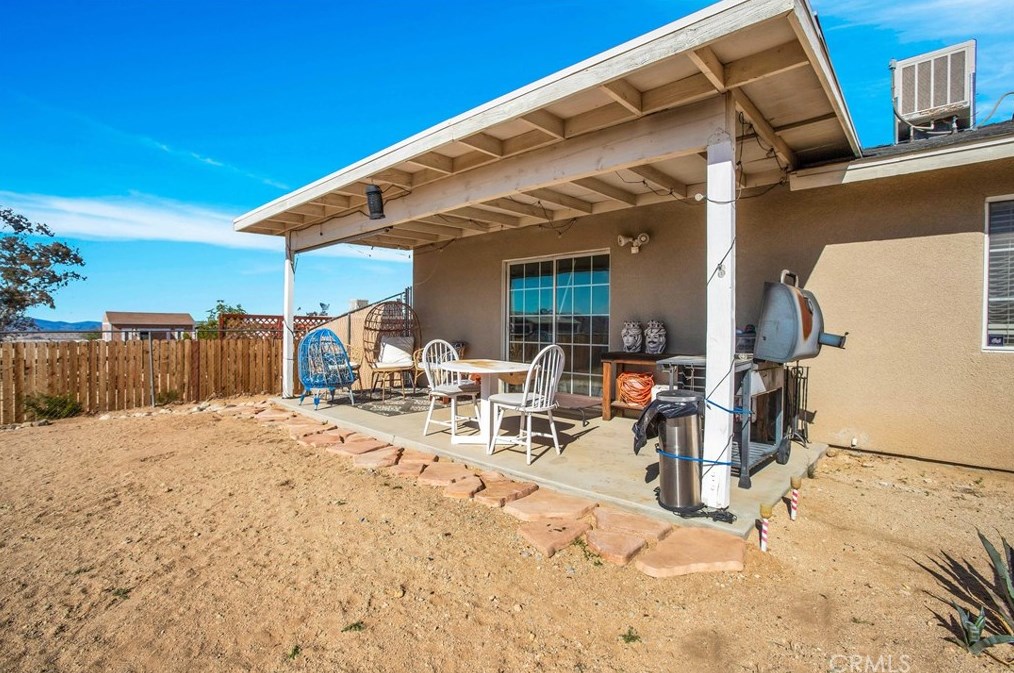 6860 Quail Spring Ave, Twntynine Plm CA  92277-6535 exterior