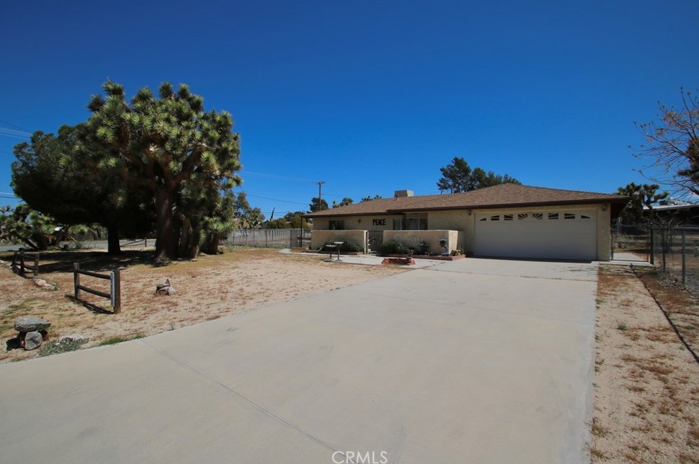 7717 Victor Vista Ave, Yucca Valley, CA 92284-3925