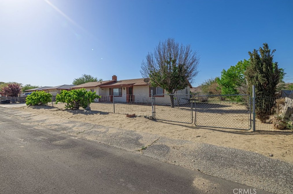 15824 Newmont Ave, Lancaster, CA 93535-7009