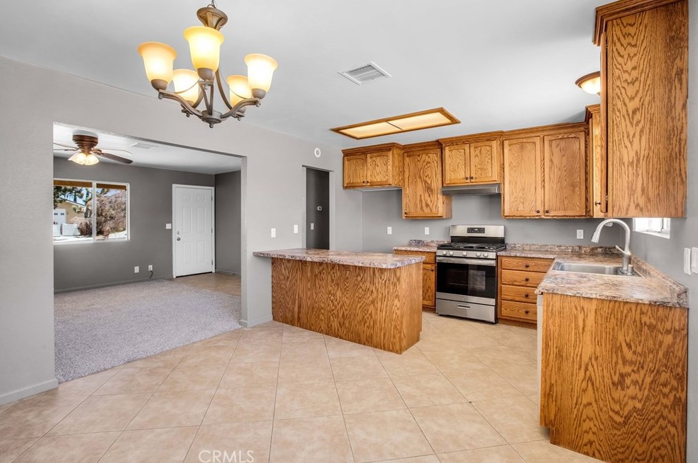 7930 Palm Ave, Yucca Valley CA 92284-4080 exterior