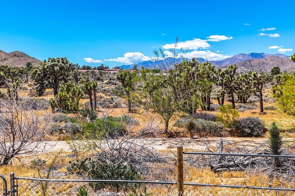 7930 Palm Ave, Yucca Valley CA 92284-4080 exterior