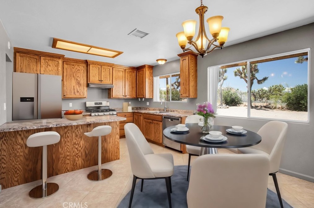 7930 Palm Ave, Yucca Valley CA 92284-4080 exterior