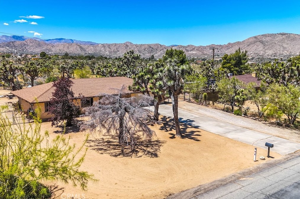 7930 Palm Ave, Yucca Valley CA 92284-4080 exterior