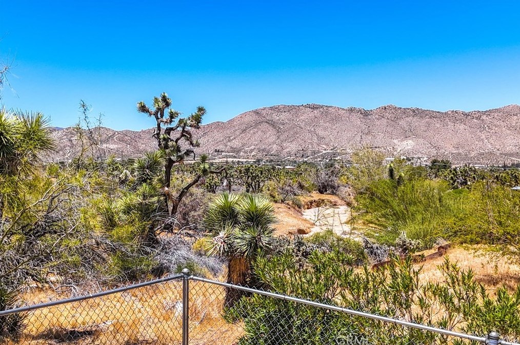 7930 Palm Ave, Yucca Valley CA 92284-4080 exterior