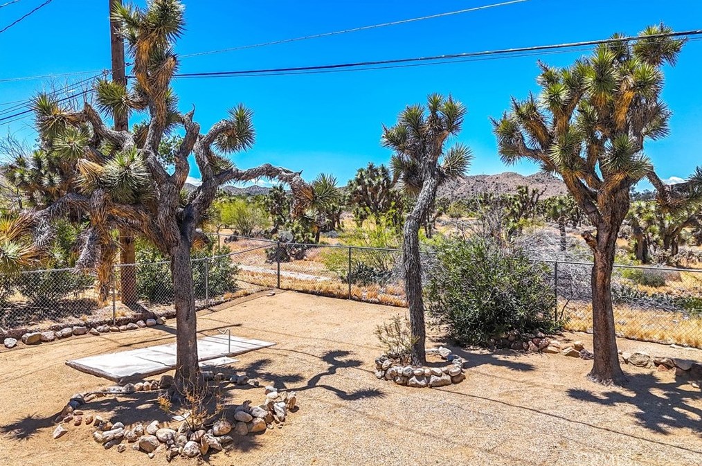 7930 Palm Ave, Yucca Valley CA 92284-4080 exterior