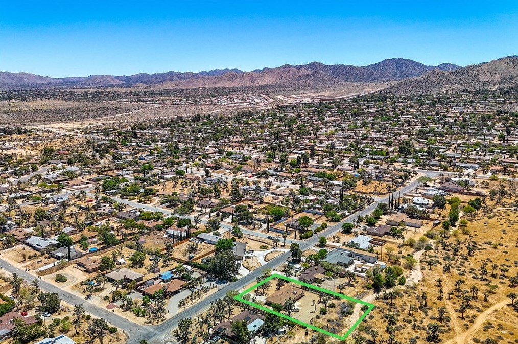 7930 Palm Ave, Yucca Valley CA 92284-4080 exterior