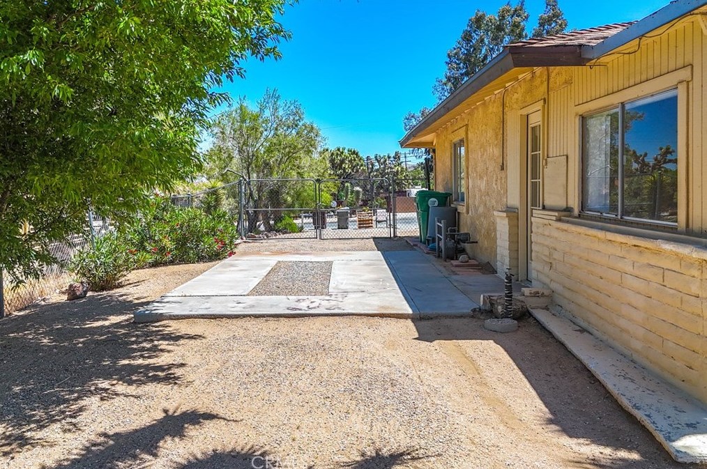 7930 Palm Ave, Yucca Valley CA 92284-4080 exterior