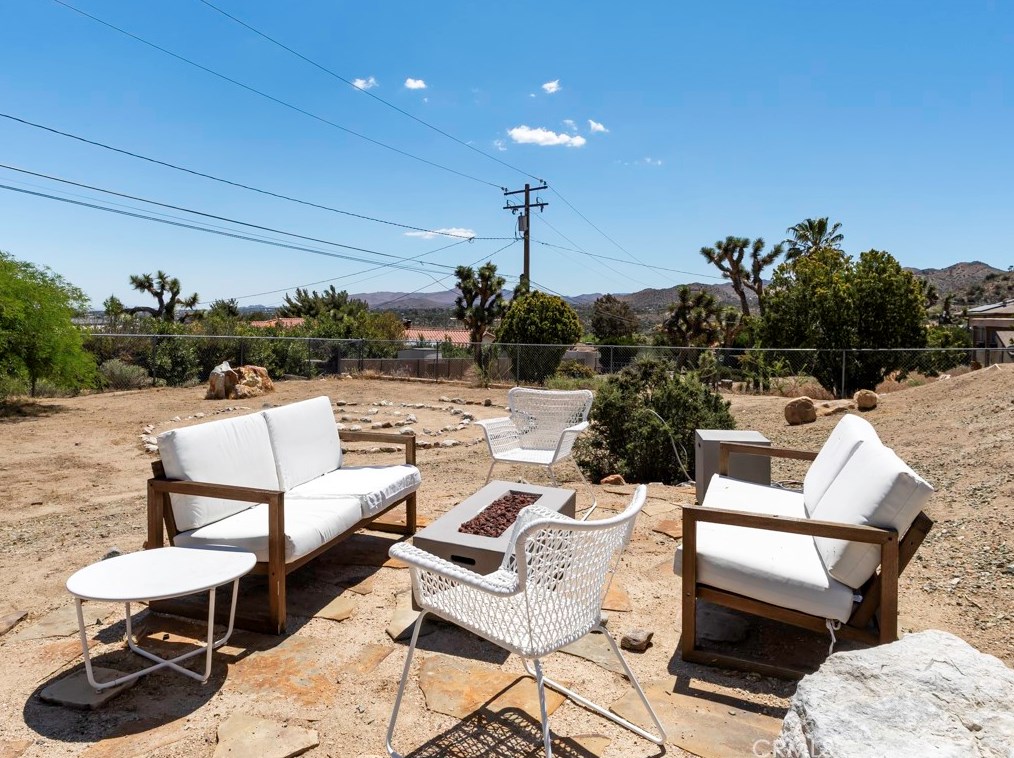 7515 San Remo Trl, Yucca Valley CA  92284-2354 exterior