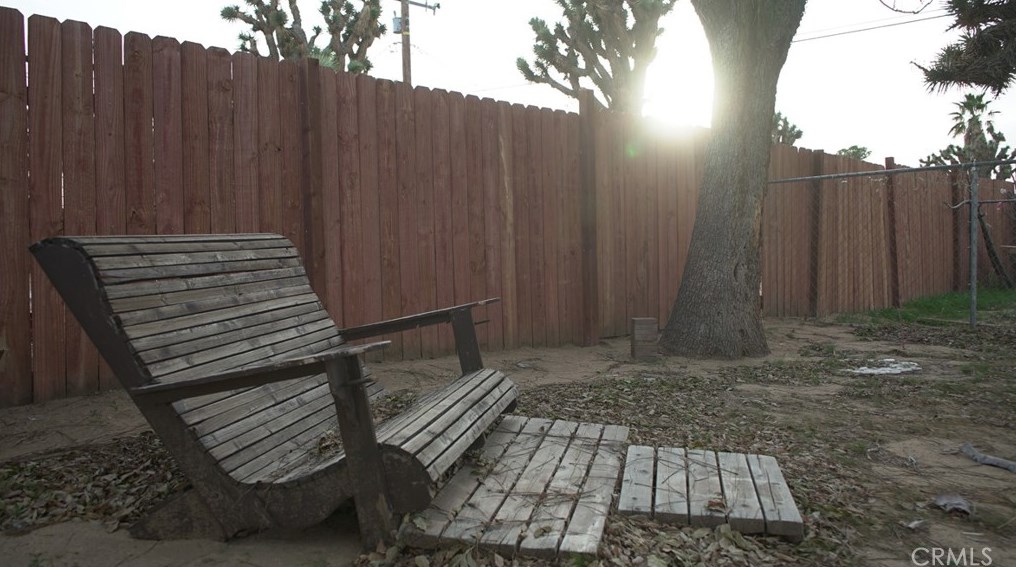 7204 Palm Ave, Yucca Valley CA 92284-4044 exterior