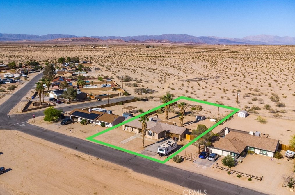 4805 Sunmore Pkwy, Twntynine Plm CA  92277-6719 exterior