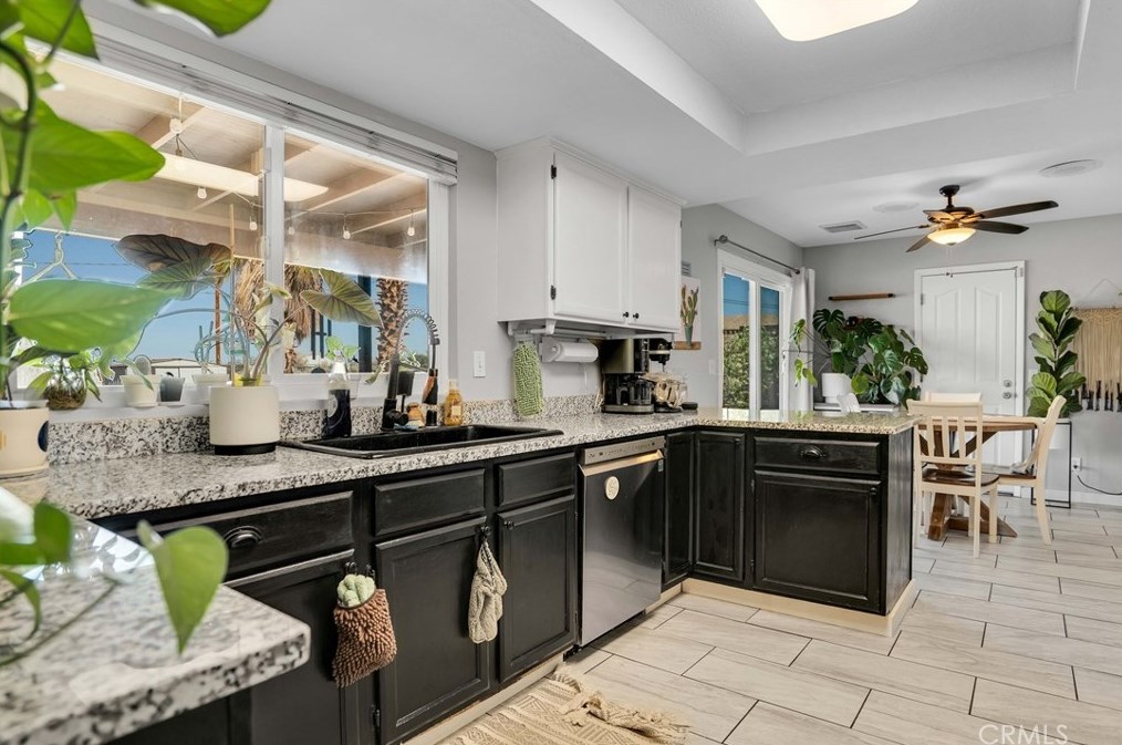 4805 Sunmore Pkwy, Twntynine Plm CA  92277-6719 exterior