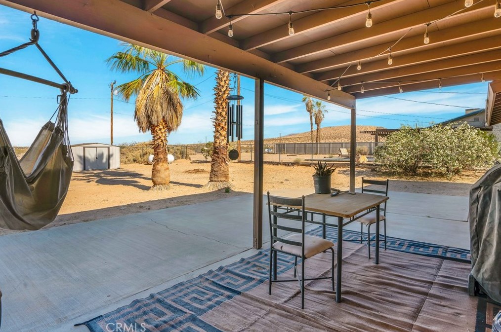 4805 Sunmore Pkwy, Twntynine Plm CA  92277-6719 exterior