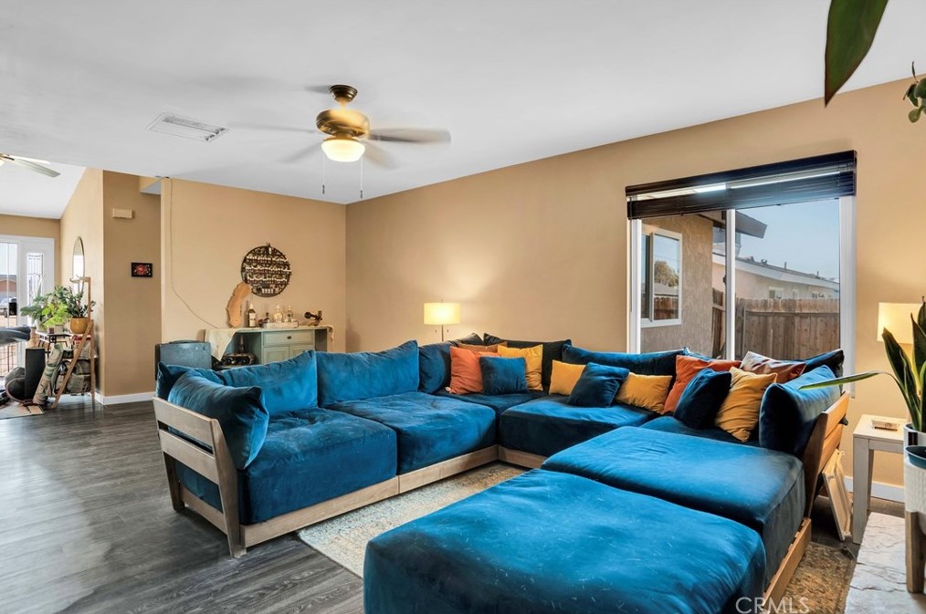 4805 Sunmore Pkwy, Twntynine Plm CA  92277-6719 exterior