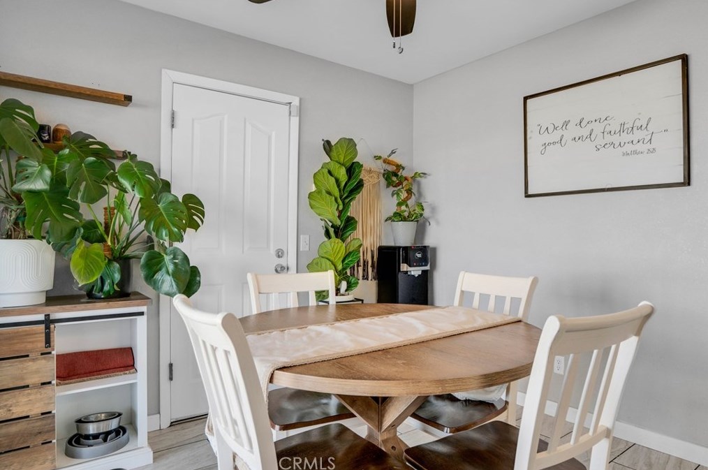 4805 Sunmore Pkwy, Twntynine Plm CA  92277-6719 exterior