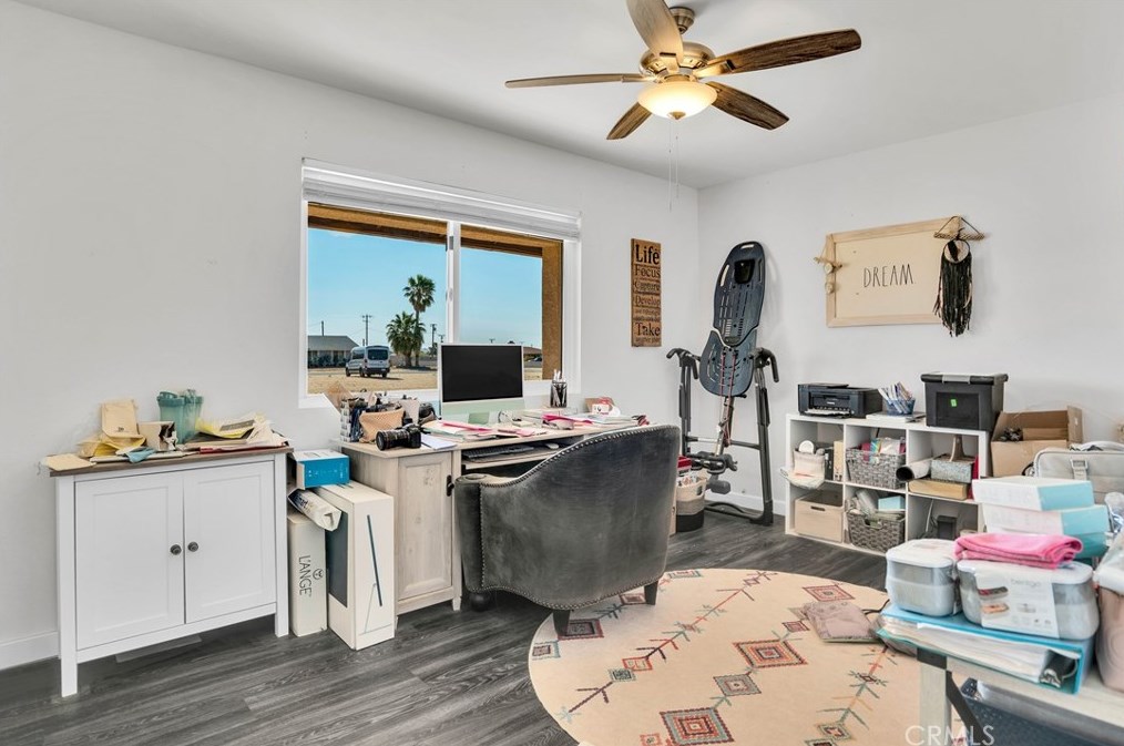 4805 Sunmore Pkwy, Twntynine Plm CA  92277-6719 exterior