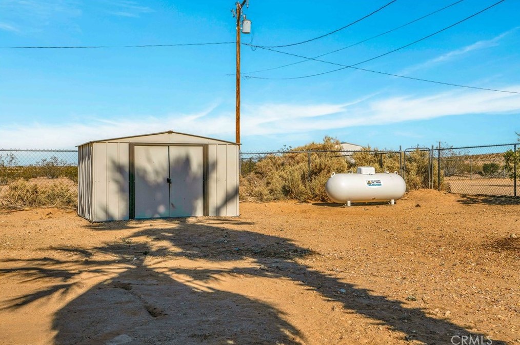 4805 Sunmore Pkwy, Twntynine Plm CA  92277-6719 exterior